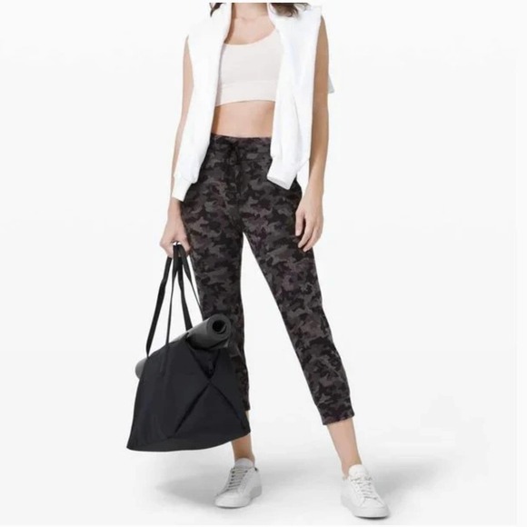 Lululemon‎ Ready to Rulu Jogger Crop Camouflage Black - Picture 1 of 6